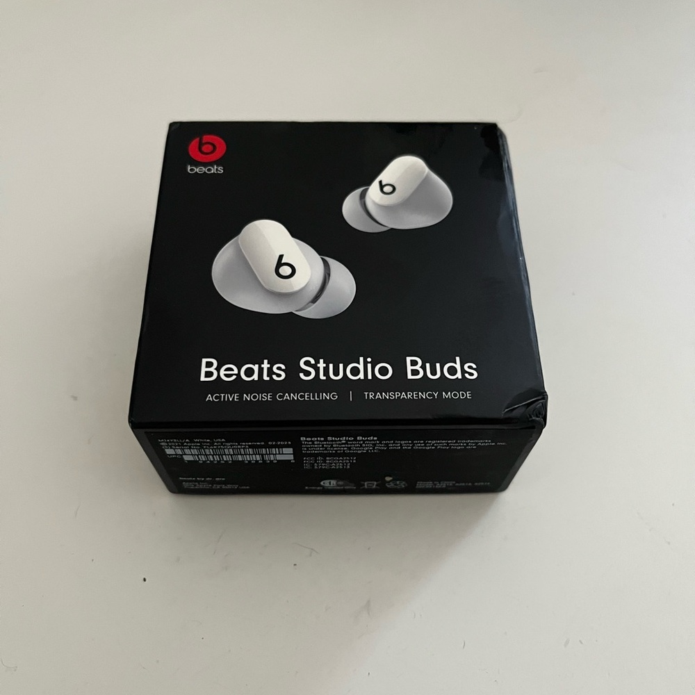 NEW BEATS STUDIO BUDS